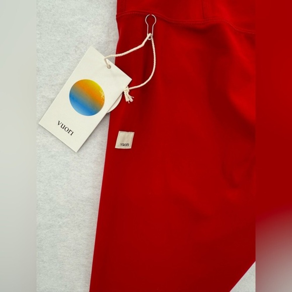 NWT Vuori Vuori AllTheFeels Legging Cherry‎ Size Medium - Picture 8 of 12